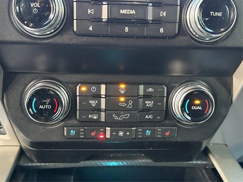 Used 2020 Ford F150 Lariat w/ Equipment Group 502A Luxury AWD/4WD image 28