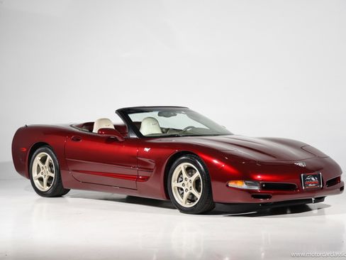 Used 2003 Chevrolet Corvette Convertible w/ Preferred Equipment Group1 RWD image 1