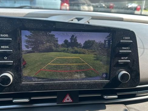Used 2022 Hyundai Elantra SEL w/ Convenience Package FWD image 10
