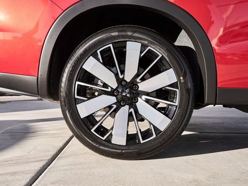 Used 2025 Mitsubishi Outlander SE image 9