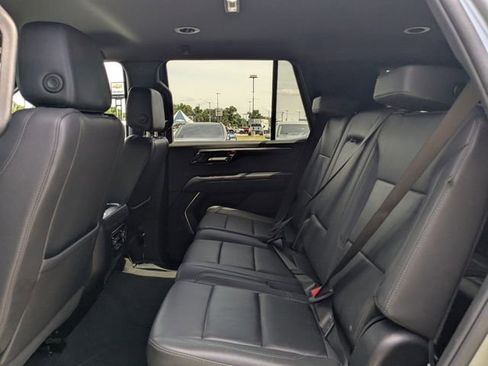 Used 2025 Chevrolet Tahoe LT image 15