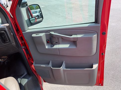 Used 2018 Chevrolet Express 2500 w/ Driver Convenience Package RWD image 20