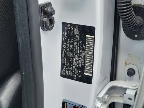 Used 2023 Hyundai Venue SE FWD image 31
