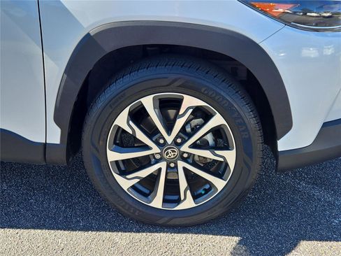 Used 2022 Toyota Corolla Cross XLE w/ Convenience Package image 4
