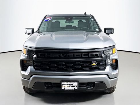 Used 2023 Chevrolet Silverado 1500 Custom image 3
