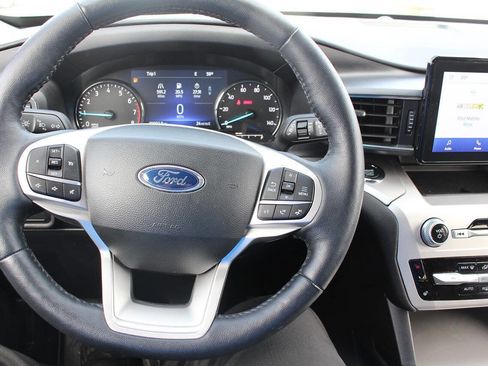 Certified 2022 Ford Explorer XLT w/ Equipment Group 202A image 15