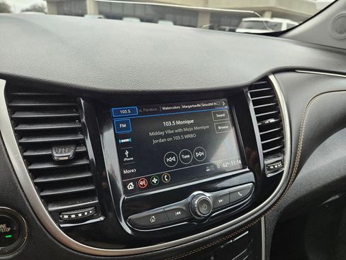 Used 2018 Chevrolet Trax LT w/ LT Convenience Package image 19