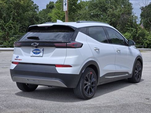 Used 2023 Chevrolet Bolt EUV Premier w/ Sun & Sound Package FWD image 7