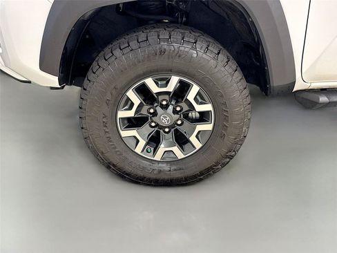 Used 2021 Toyota Tacoma TRD Off-Road w/ TRD Premium Off Road Package AWD/4WD image 31