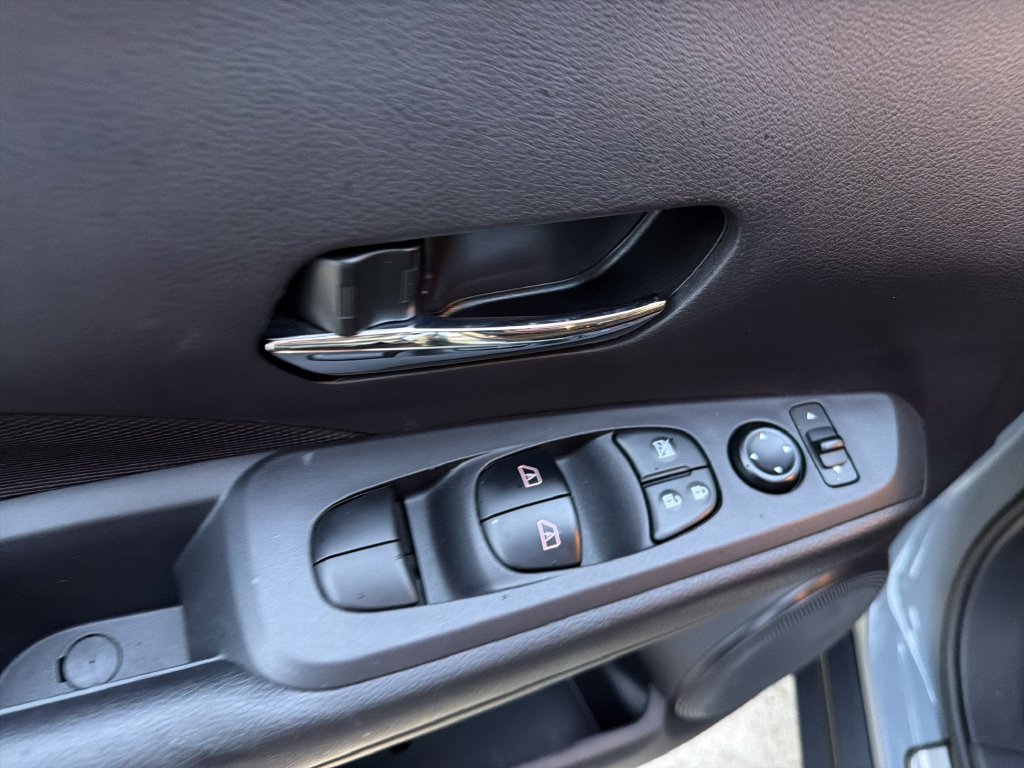 Used 2024 Nissan Kicks SV FWD image 17