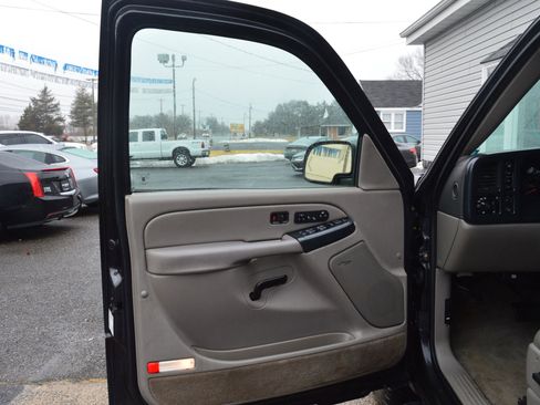 Used 2005 Chevrolet Avalanche Z71 w/ Sun And Sound Package image 24