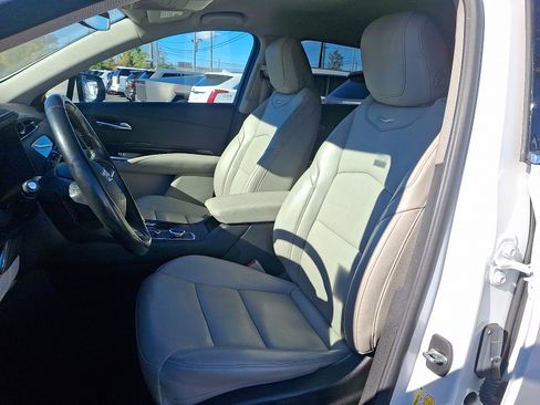 Certified 2021 Cadillac XT4 Premium Luxury w/ Cold Weather Package image 16