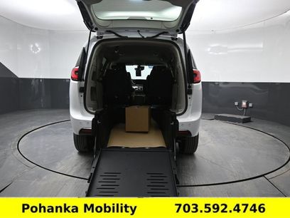 Used 2024 Chrysler Pacifica Touring-L