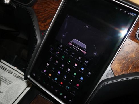 Used 2020 Tesla Model X image 40