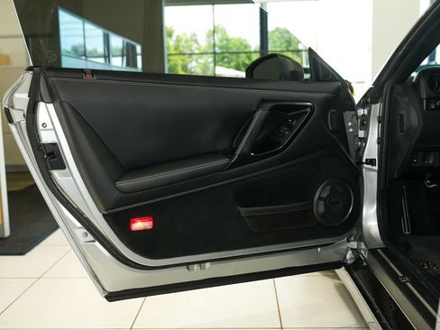 Used 2016 Nissan GT-R Premium AWD/4WD image 37