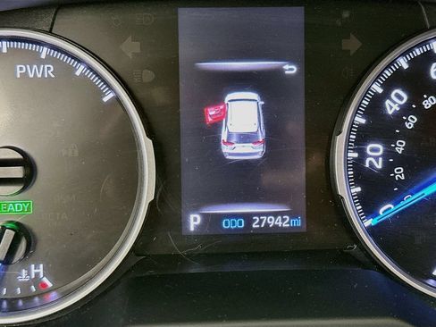 Used 2022 Toyota RAV4 LE AWD/4WD image 13
