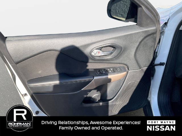 Used 2017 Jeep Cherokee Sport AWD/4WD image 26