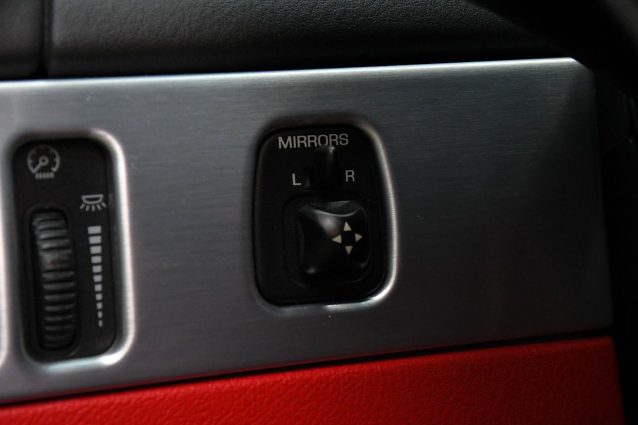 Used 2002 Ford Thunderbird RWD image 24