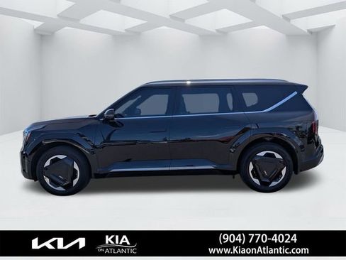 Used 2024 Kia EV9 Land image 6