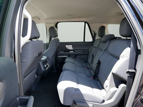 Used 2025 Ford Expedition Max Active AWD/4WD image 11