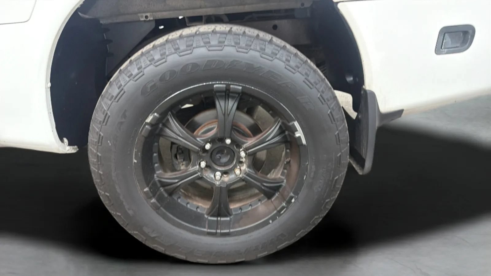 Used 2005 Nissan Titan SE w/ (W01) Utility Bed Pkg AWD/4WD image 27