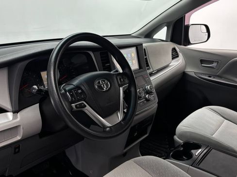 Used 2015 Toyota Sienna LE FWD image 9
