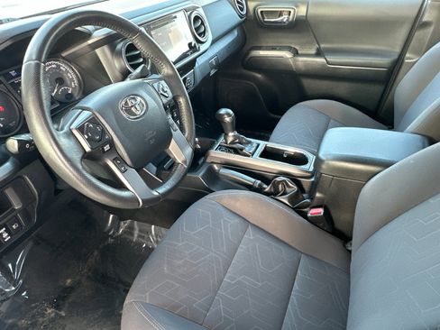 Used 2019 Toyota Tacoma 2WD Double Cab image 10