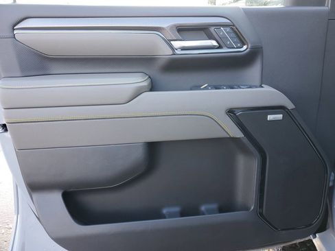 Used 2025 Chevrolet Silverado 2500 ZR2 w/ Technology Package image 22