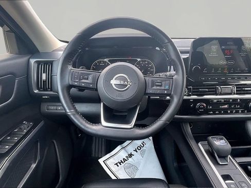 Used 2023 Nissan Pathfinder SL AWD/4WD image 9