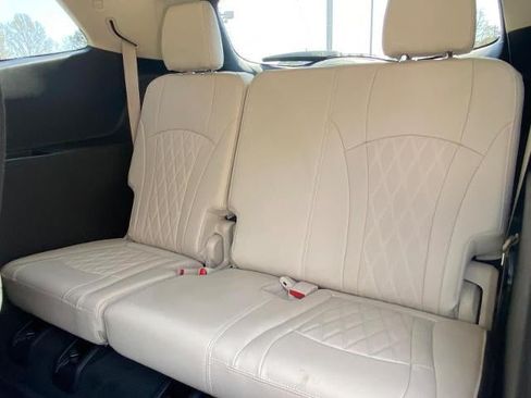Used 2023 Buick Enclave Avenir w/ Trailering Package, 5000 lbs. FWD image 31
