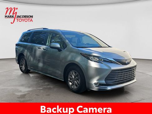 Used 2021 Toyota Sienna XLE FWD image 5