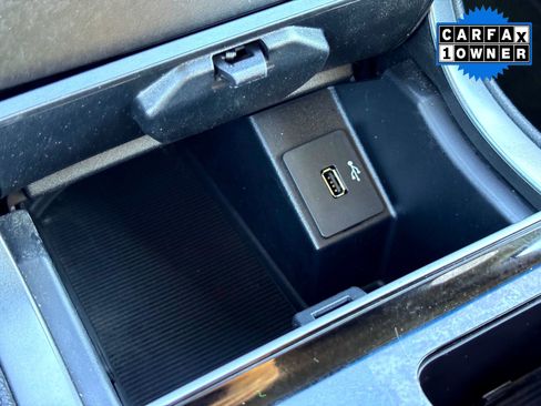 Used 2019 Ford Edge SE image 25