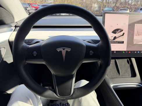 Used 2022 Tesla Model Y Long Range image 11