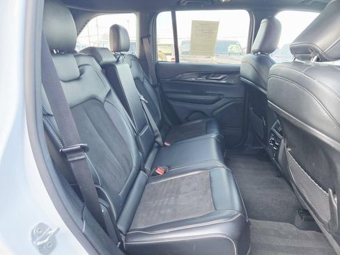 Used 2023 Jeep Grand Cherokee Altitude image 15