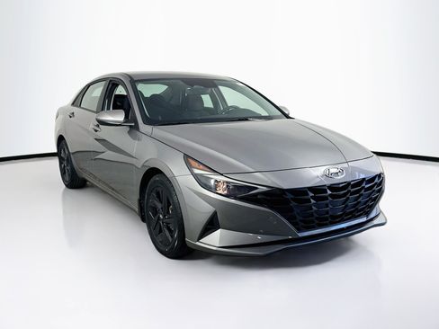 Used 2023 Hyundai Elantra SEL FWD image 3