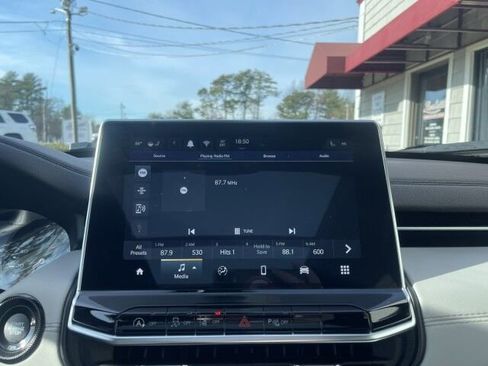 Used 2025 Jeep Compass Limited w/ Sun & Sound Group image 24