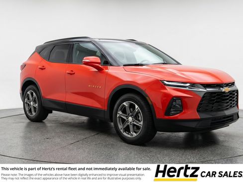Used 2025 Chevrolet Blazer LT FWD image 1