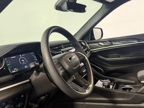 Used 2023 Jeep Grand Cherokee Trailhawk AWD/4WD image 23