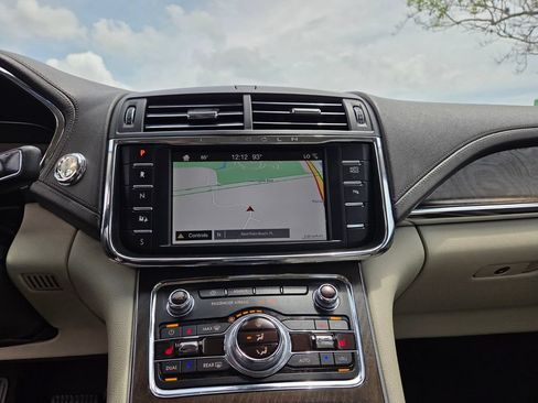 Used 2019 Lincoln Continental Select FWD image 24