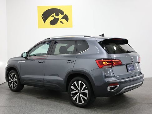 Certified 2023 Volkswagen Taos SE w/ Panoramic Sunroof Package AWD/4WD image 9