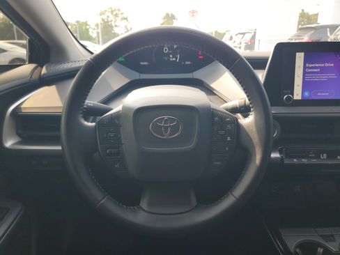 Certified 2025 Toyota Prius LE FWD image 22