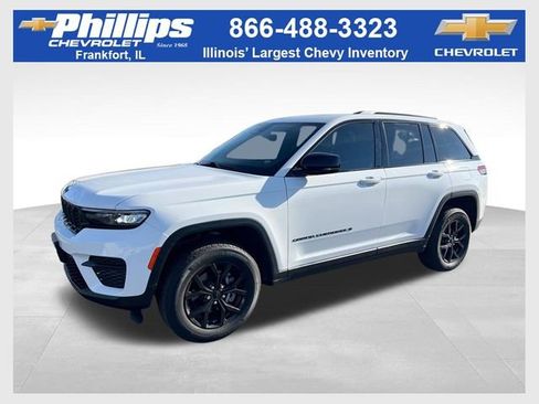Used 2025 Jeep Grand Cherokee Altitude image 1
