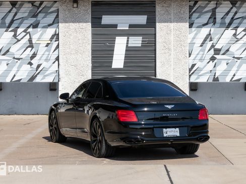 Used 2024 Bentley Flying Spur V8 image 12