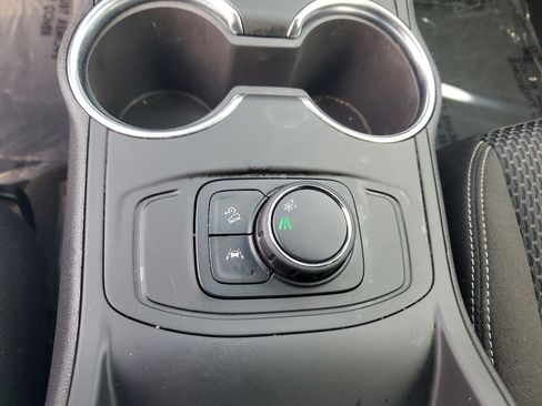 Used 2024 GMC Terrain SLE FWD image 24