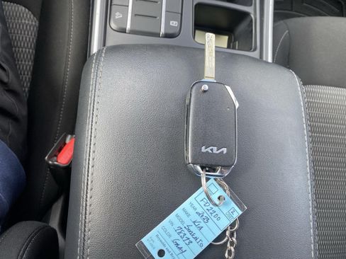 Used 2023 Kia Sorento LX AWD/4WD image 39