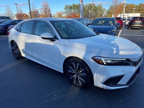 Used 2023 Honda Civic EX image 3