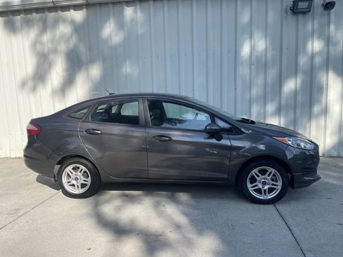Used 2018 Ford Fiesta SE image 2