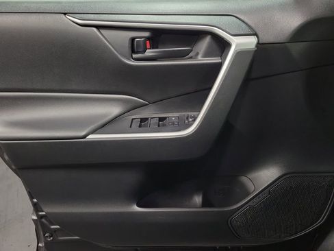 Used 2021 Toyota RAV4 LE AWD/4WD image 21