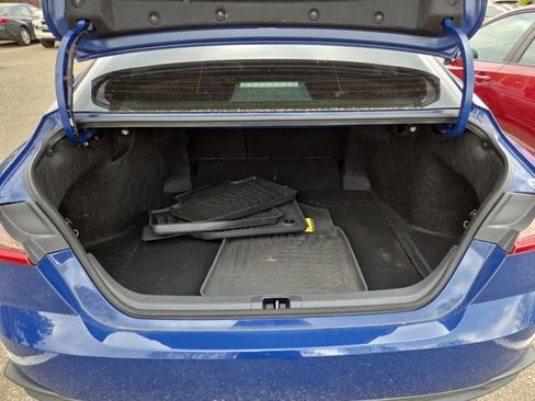 Used 2025 Toyota Camry SE w/ Convenience Package image 11