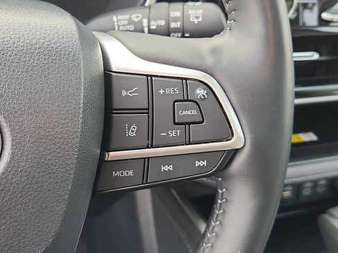 Used 2023 Toyota Highlander Platinum image 24